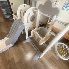 バスすべり台ブランコの画像