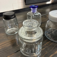 IKEAの小瓶などの画像