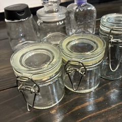 IKEAの小瓶などの画像