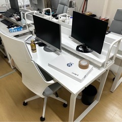 事務机×4 椅子×5 キャビネット オフィス家具まとめて　おまけありの画像