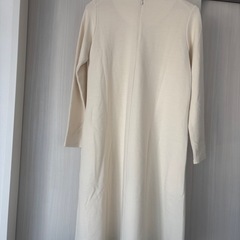 アダムエロペ　膝丈ワンピース　オフホワイト　の画像