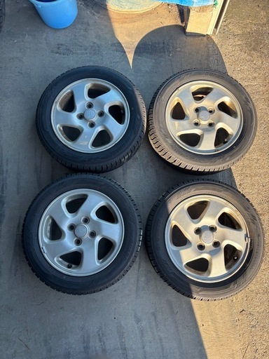 ヨコハマ　2022年スタッドレス 
155/65R14 14インチ ダイハツ純正アルミホイール　ダイハツ ムーヴに装着 