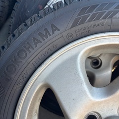 ヨコハマ　2022年スタッドレス 
155/65R14 14インチ ダイハツ純正アルミホイール　ダイハツ ムーヴに装着 の画像