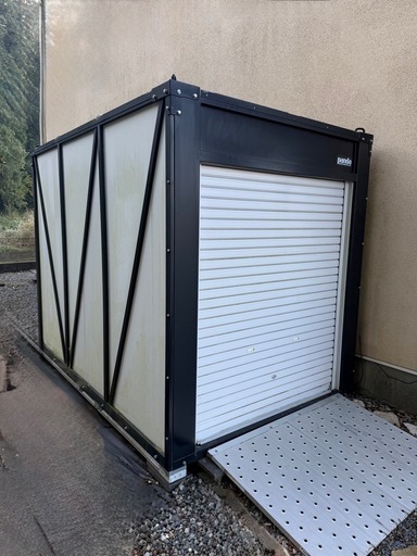 【要現物確認】バイクガレージ(照明・コンセント付き)