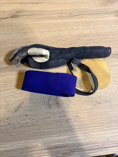 弓道　三つ弽　黒６号　他フリマサイトより値引き出品