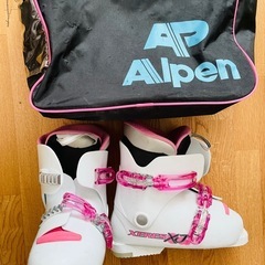 ジュニアスキーセット130センチ　
ポール、靴、ブーツカバー付きの画像