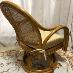 籐 
回転式 座椅子の画像