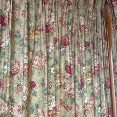 長さ(丈)175センチ　花柄カーテン　2枚セットの画像
