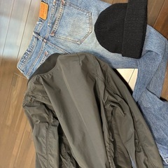 ジーパン、ジーンズ、ニット帽、ジャンパー、まとめうり売りの画像