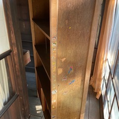 古い木の本棚の画像