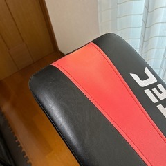 インクラインベンチとダンベルのセットの画像