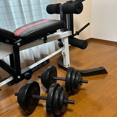 インクラインベンチとダンベルのセットの画像