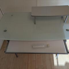 ガラス天板 パソコンテーブルの画像