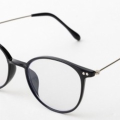 紫外線にたるとレンズカラーが変わる！調光・UVカットサングラス BLACKの画像