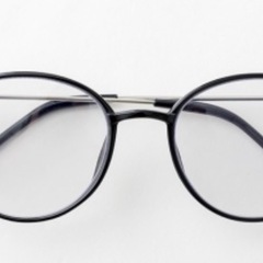 紫外線にたるとレンズカラーが変わる！調光・UVカットサングラス BLACKの画像