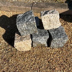 ピンコロ石  庭石の画像