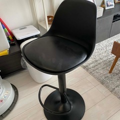 カウンターチェアー 昇降式 の画像
