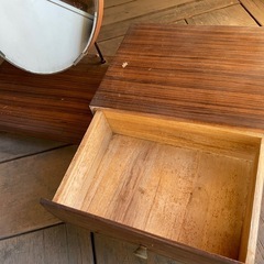 鏡付き収納の画像