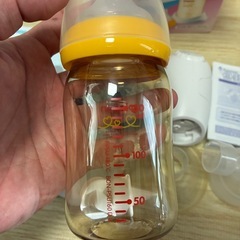 【未使用哺乳瓶付き】ピジョン電動さく乳機の画像