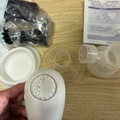 【未使用哺乳瓶付き】ピジョン電動さく乳機の画像