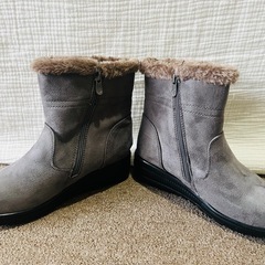 新品　撥水　裏ボア　軽くて温かいブーツ　未使用　23.5cmの画像