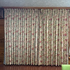 長さ(丈)238センチ　花柄カーテンと白レースカーテンのセットの画像