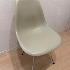 シェルチェア メタル脚の画像