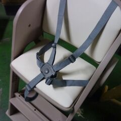 未使用/新品　訳り特価　折りたたみ キッズチェア 天然木 立ち上がり防止 5点式ベルト 高さ調整 足置き クッション 付き ハイチェアの画像