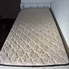 シングルベッド
