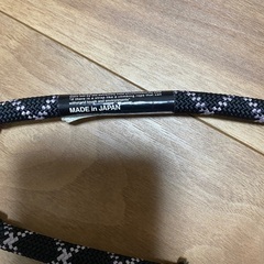 Yosemite（ヨセミテ）スマホストラップ／ブラック系ロープ・現状品の画像