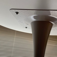 チューリップテーブル　ホワイトの画像