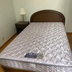 セミダブルのベッドの画像