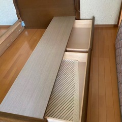 セミダブルのベッドの画像