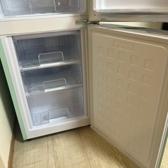 130ℓノンフロン冷蔵庫PRR-142D の画像