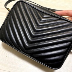 イヴ・サンローラン｜カメラバッグ｜黒｜金｜ショルダーバッグ【正規品】の画像