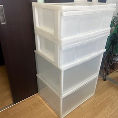 無印良品とニトリの衣装ケースセットの画像