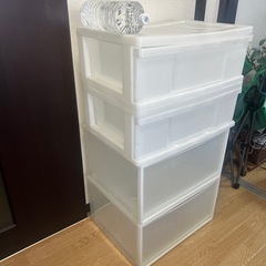 無印良品とニトリの衣装ケースセットの画像