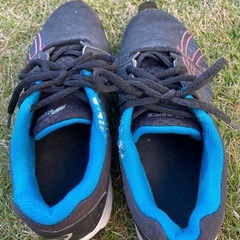 アシックス　スニーカー　22.5の画像