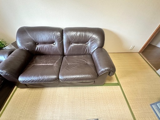 5人掛けソファ　革ソファ　レザー　ガラステーブル付き