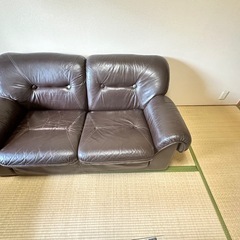 5人掛けソファ　革ソファ　レザー　ガラステーブル付きの画像