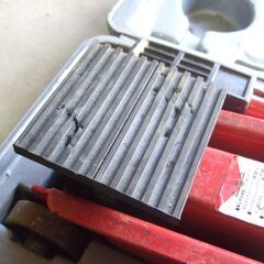 ★フロアジャッキ２T★汚れキズありも動作は問題なし★車体保護用ゴムシート付★の画像