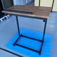 テーブル　サイドテーブル　モバイルテーブル　高さが変えられるテーブル　小倉北区　の画像