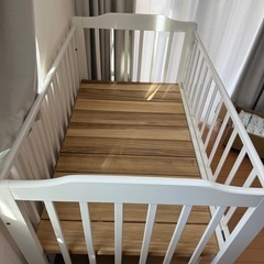 木製ベビーベッド（ホワイト）収納スペースありの画像