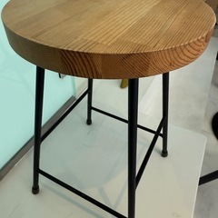 カフェ風 木製スツール 丸型 / ブラックスチール脚の画像