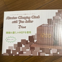 ペンホルダー付きワイヤレス充電クロック　
ダイスの画像