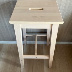 IKEA ニルソッレ　カウンターチェア
の画像