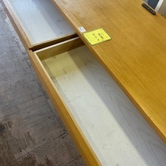 ジャングルジャングル貝塚店　デスク　引き出し付き　木目　ライティングデスク　コンセント付き　中古　リユース　貝塚市　二色浜の画像