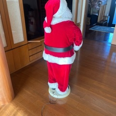 踊るサンタクロースの画像