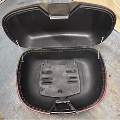 大容量リアボックス　結構大きいです❗️ベースと取り付け金具付き❣️の画像