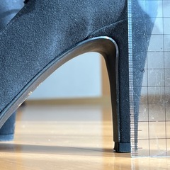 レディース　黒ストラップ付パンプスの画像